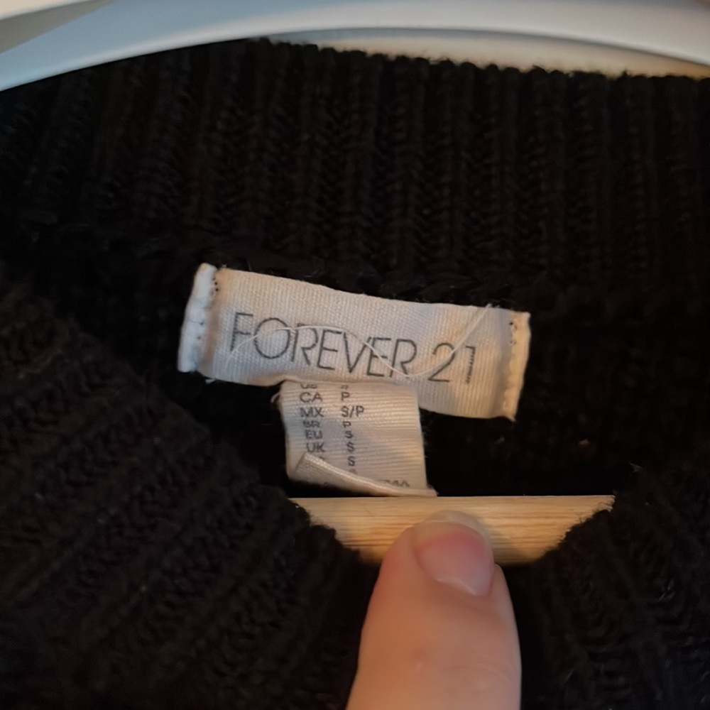 Forever 21 Black Crew Neck Sweater - Picture 4 of 5